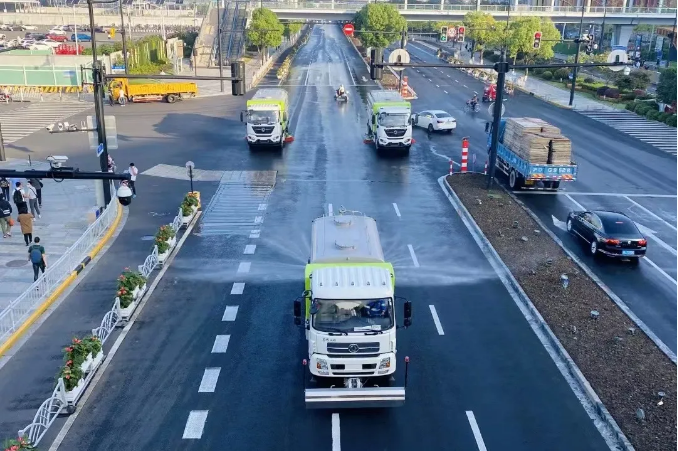 路面见本色丨Ebpay环境新能源环卫装备服务上海进博会！